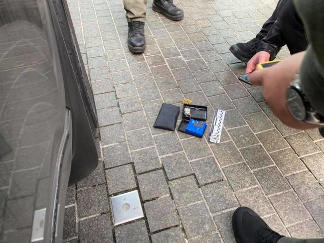 Арахамія знайшов під крилом своєї машини пристрій стеження 02