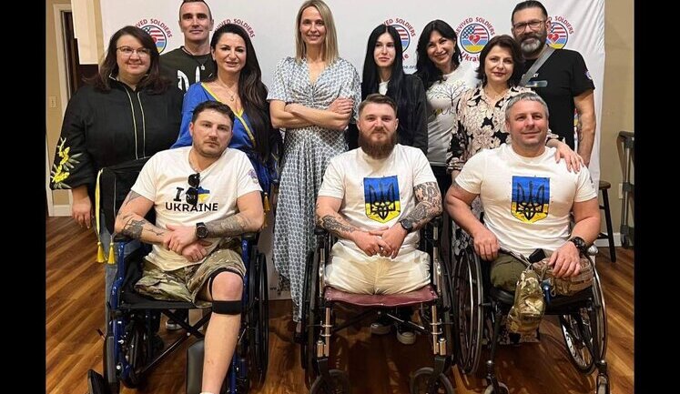 "Тебе не може не надихати боєць, який прийшов на марафон на двох бігових протезах, і поки чекаємо старту, він танцює з тобою", - очільниця американського благодійного фонду "Revived Soldiers Ukraine" Тетяна Руденька