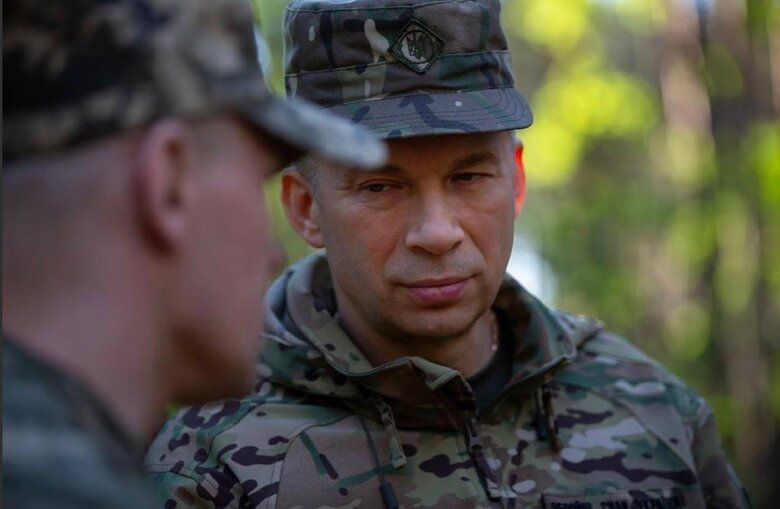 сирський нагородив військових