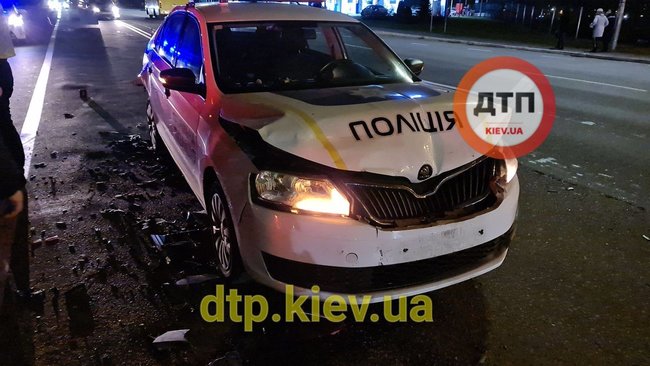 Пьяный водитель в Киеве протаранил полицейское авто, правохранительница попала в больницу, - соцсети 14
