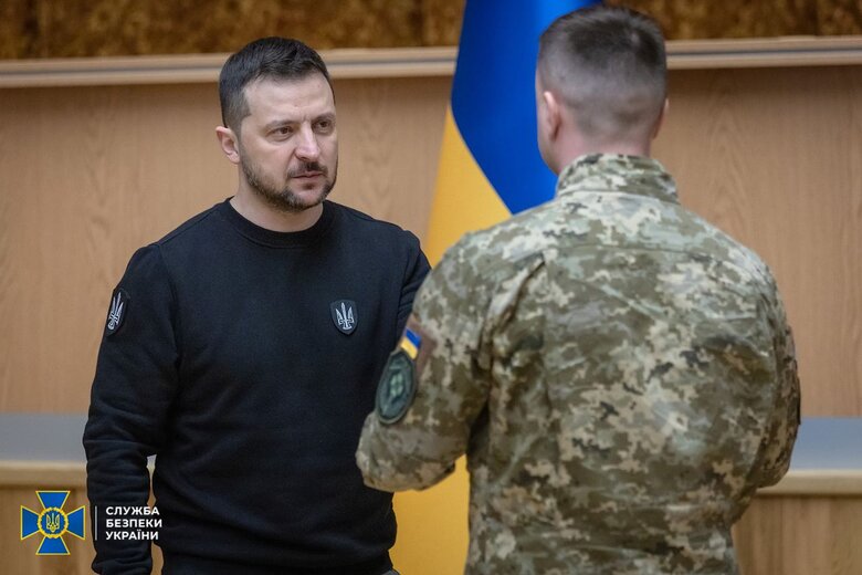 Зеленський привітав СБУ з річницею створення і вручив державні нагороди її співробітникам 02