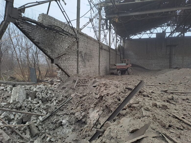 Russians hit apartment building in Chasiv Yar: three injured 08