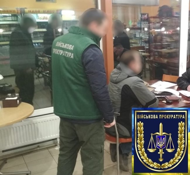 Майора ЗСУ затримали на хабарі 3 тис. дол. за сприяння в оренді військового майна 01