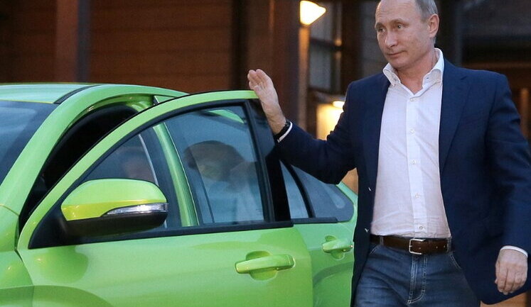 Российский "АвтоВАЗ" прекратил поставки автомобилей в Украину