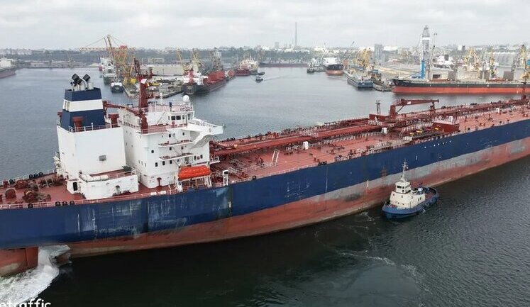 Санкції працюють: МЕА побачило "значний ризик" для нафтовидобутку Росії