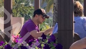 Зеленський полетів із сім'єю в Оман, власним коштом, - Офіс президента