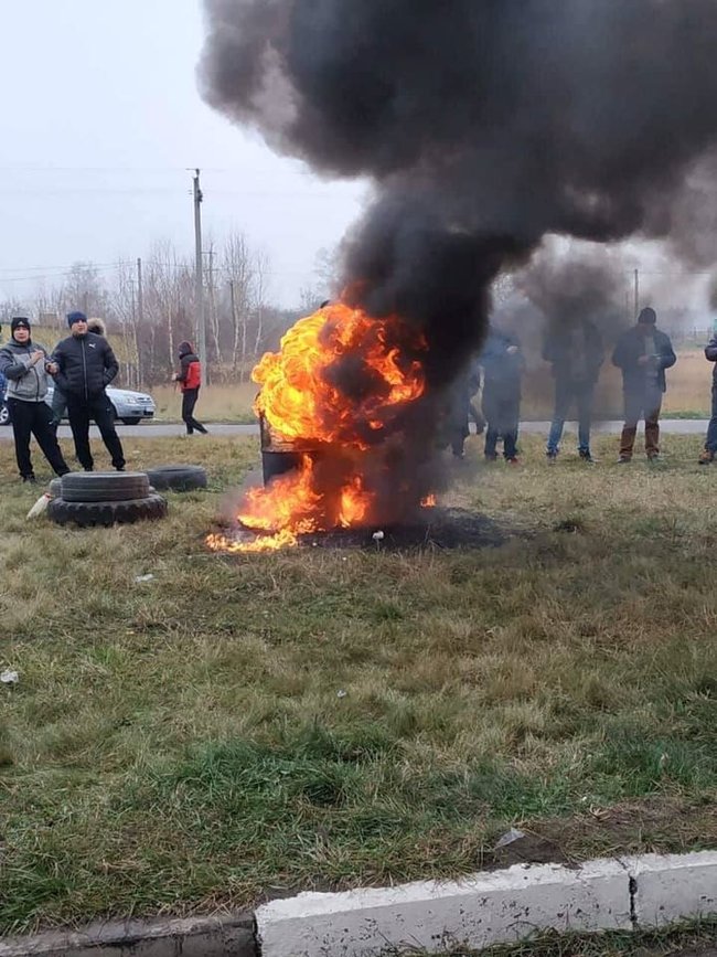 Новые протесты евробляхеров: заблокирован ряд пунктов пропуска на границе, горят шины 03