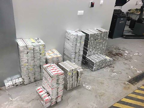 Податківці на Львівщині затримали партію цигарок, яку намагалися незаконно провезти в Польщу 02 Податківці на Львівщині затримали партію цигарок, яку намагалися незаконно провезти в Польщу 02