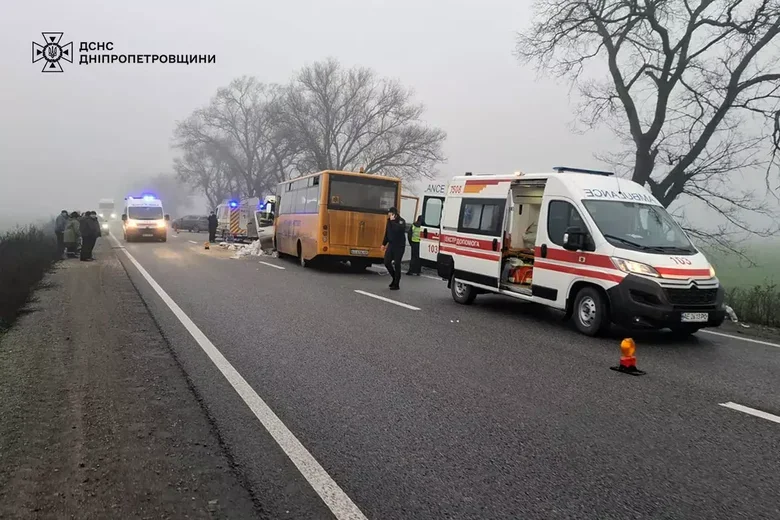 Fatal accident near Saksagani: seven passengers on a school bus were injured
