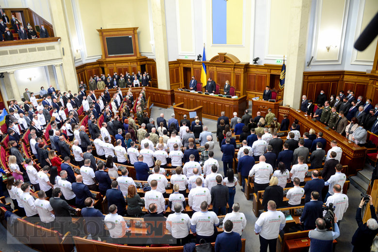 Послання Зеленського, пильний погляд та сміх Разумкова, плакати ЄС і невтішне пророцтво Бурміча: робота Ради 1 грудня 15