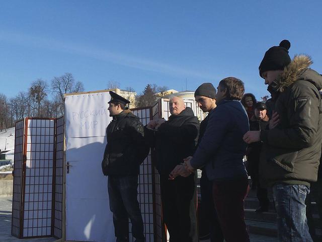 "Беззахисні захисники": в Києві пройшла акція солідарності із заарештованим в окупованому Криму адвокатом Курбедіновим 13 "Беззахисні захисники": в Києві пройшла акція солідарності із заарештованим в окупованому Криму адвокатом Курбедіновим 13