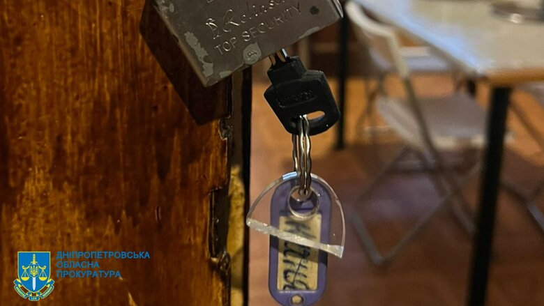 Четверо чоловіків з Дніпра утримували в трудовому рабстві 50 людей 09