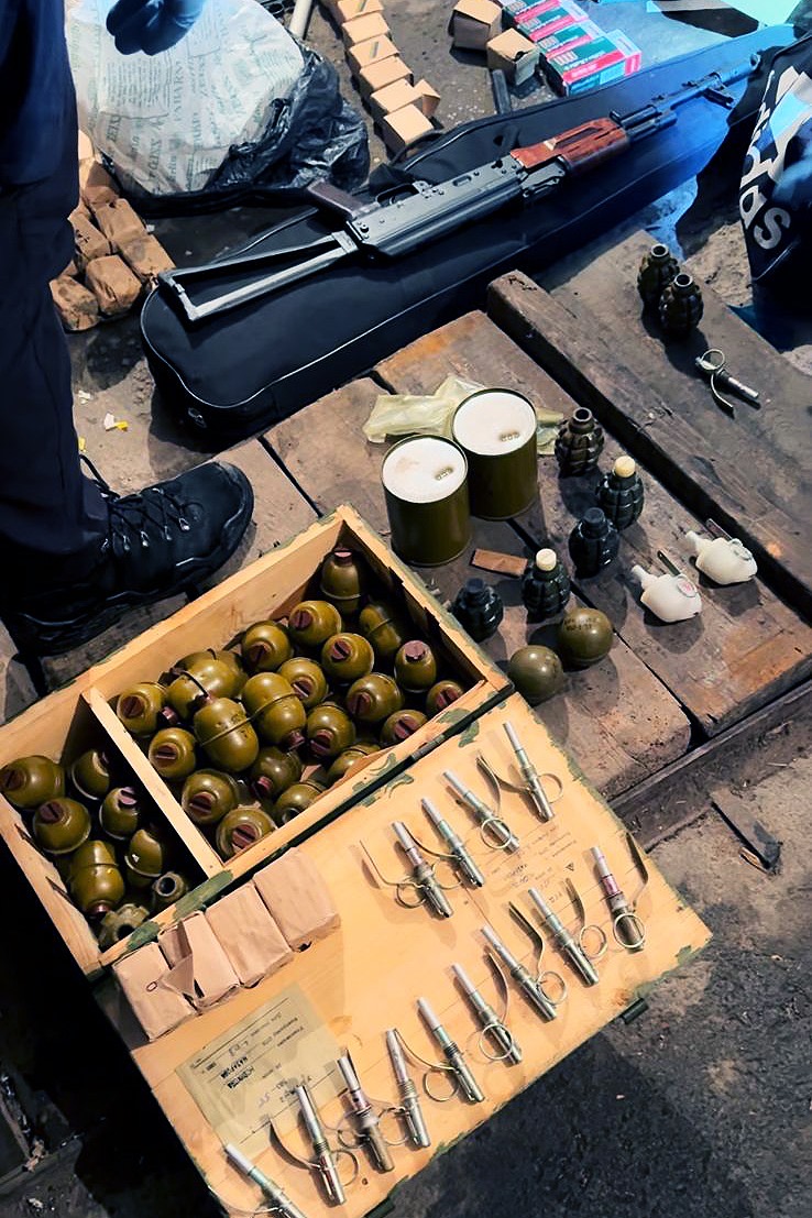 Arms dealers detained in Dnipro and over $5.5m seized from them 11