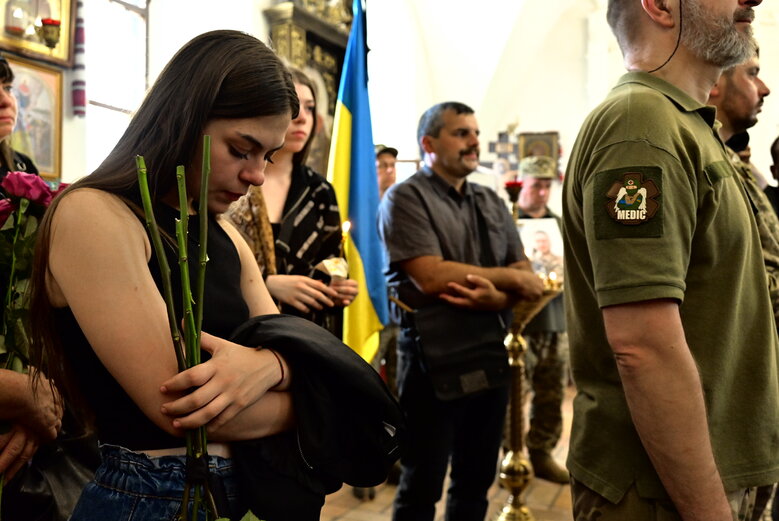Зі скрипалем та воїном Давидом Якушиним, який загинув у бою з окупантами, попрощалися в Києві 29