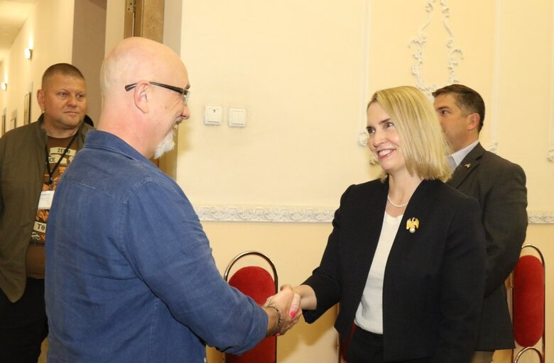 Резніков, Залужний і Брінк обговорили підготовку до наступного Рамштайну 01