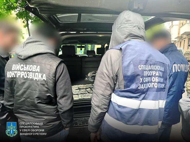 В Хмельницком сообщено о подозрении пособникам уклонистов
