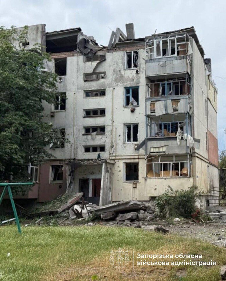 Occupiers destroyed a high-rise building in Hulyaypole on 16 June