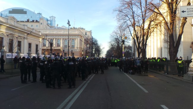 Поліція: Затримано найактивніших учасників акції під Радою, намети демонтовано 15