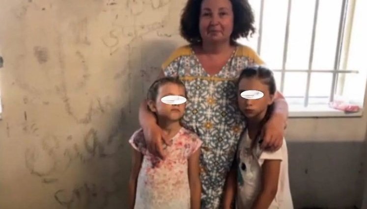 Украинка Семиз рассказала о нахождении в изоляторе Афин: Очень плохо вели себя по отношению к нам. Не пускали детей в туалет и не давали набрать воды