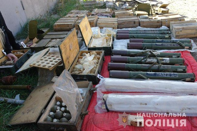 Арсенал боеприпасов обнаружен в гараже в Бахмуте, - Нацполиция 01