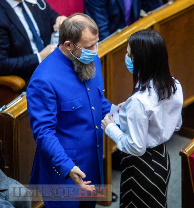 Розповідь Медведчука, обійми від Балоги, нарада у Верещук, дискусія Гетманцева і привітання Разумкова Халимону, - день роботи ВР 1 грудня 25