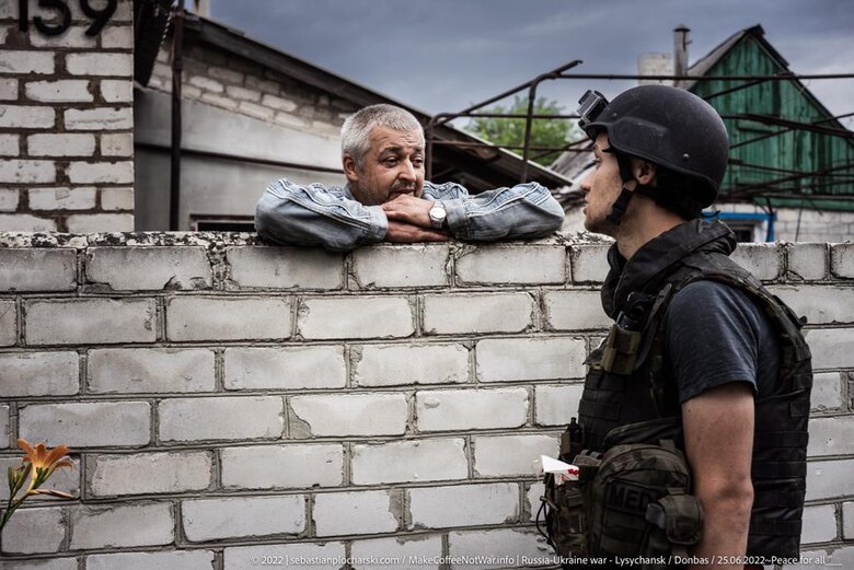 Фонд Добра и Любви продолжает эвакуацию людей и помогает преодолеть гуманитарную катастрофу в Лисичанске 04