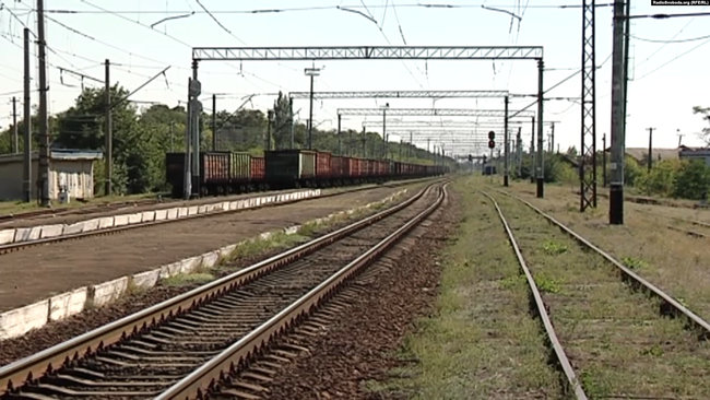 Сейчас многие уехали в Россию, а кому деваться некуда - здесь работают, - блокировавшие ВСУ в 2014 году жители оккупированного Кутейниково 03