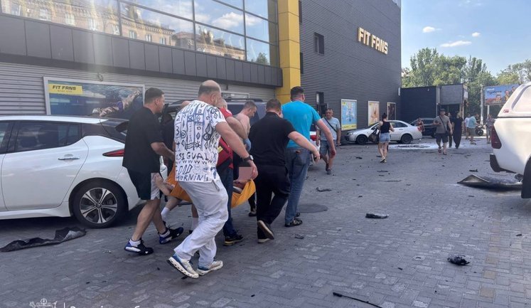 Russian attack on fitness center and residential building in Zaporizhzhia injures four. VIDEO+PHOTOS