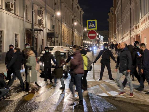 Путін - злодій!: У Росії проходять акції на підтримку Навального 11