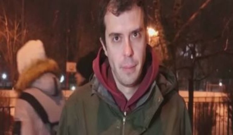 "Да, началось!" - В Москве во время записи интервью с шеф-редактором The Insider Доброхотовым проходящие мимо люди воскликнули "Слава Украине". ВИДЕО