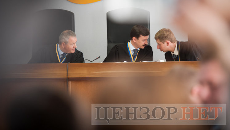 Паспорт Насірова, газовики Онищенка і "бурштинова справа" - огляд найважливіших судових процесів червня