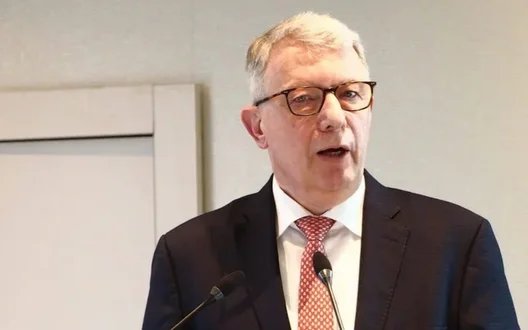 Депутат Європарламенту Картайзер закликає колег їхати на форум у Росію, - Politico