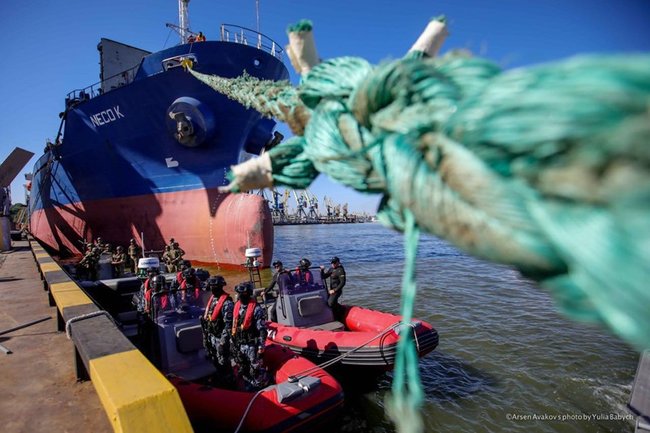 Зеленський у Маріуполі ознайомився з роботою підрозділів морської охорони в Азовському морі 04
