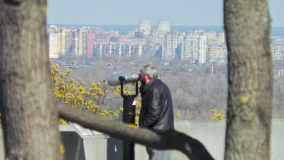 Киев на карантине: пустые парки и одинокие прохожие 32