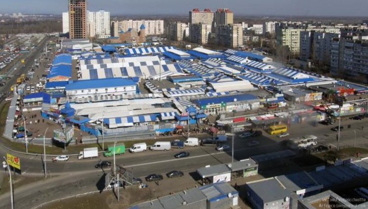 У мережі з'явилося відео розгрому ринку на Оболоні. ВIДЕО