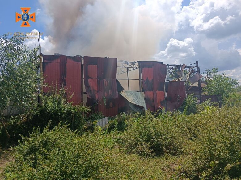 Occupiers attacked farm in Huliaipole, fire broke out 02