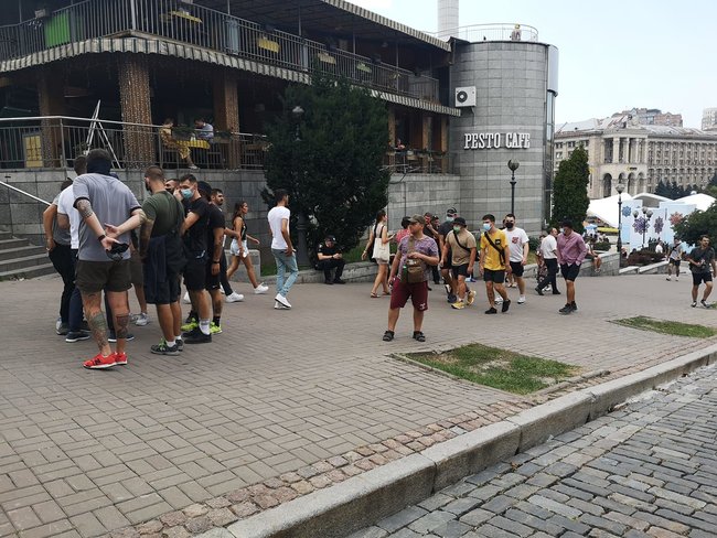 На Аллее Героев Небесной Сотни снесли декорации ко Дню Независимости: есть задержанные (Обновлено) 02