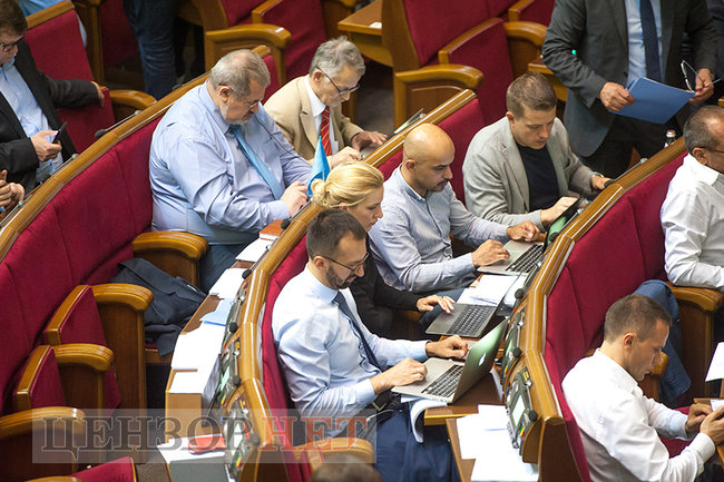 Эмоциональное совещание БПП, объятия Биловола и Безбаха и спор Таруты о богатых и бедных странах, - рабочий день в Раде 12 июля 12