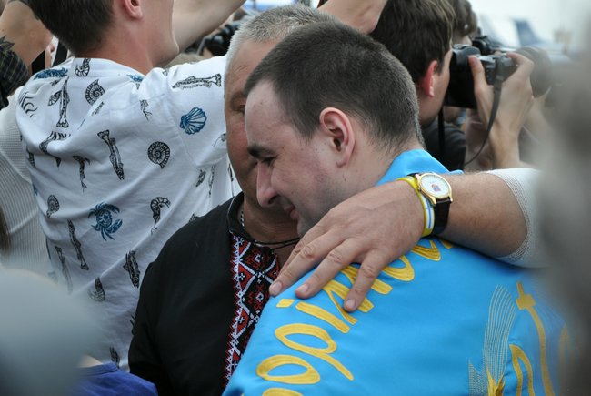Звільнені українці прилетіли до Києва 38