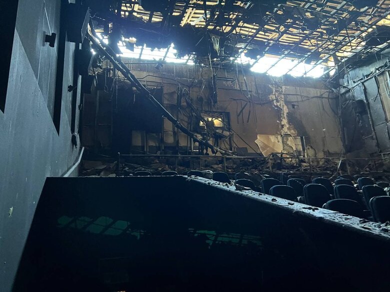 Multiplex показал фото разрушенных войной кинозалов. Фоторепортаж из Мариуполя и других городов 07