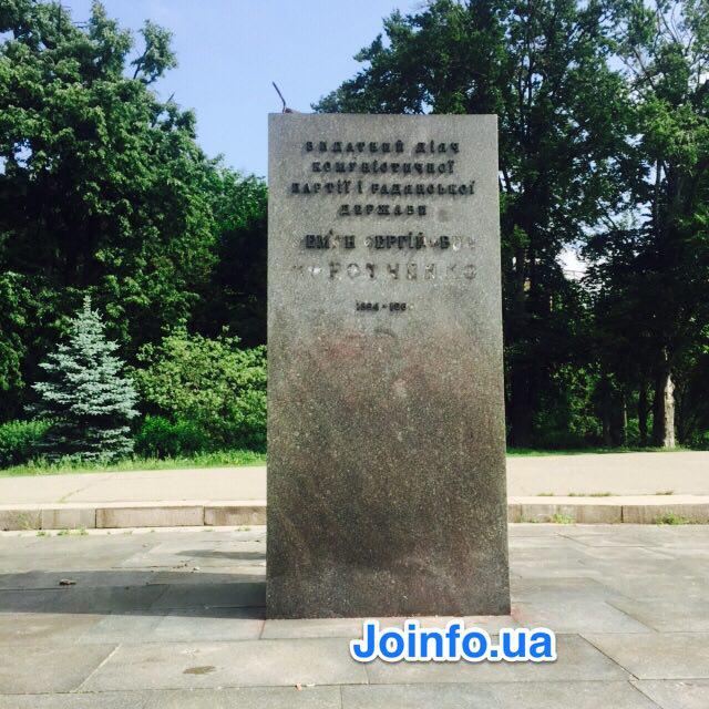 снос коммунистам памятников