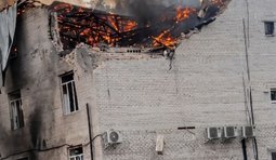 Ворог вдарив по бізнес-центру в Лозовій