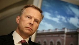 Подозреваемого в коррупции президента Центробанка Латвии Римшевича отпустили под залог