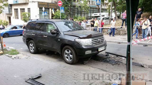 В центре Киева взорвался джип 08