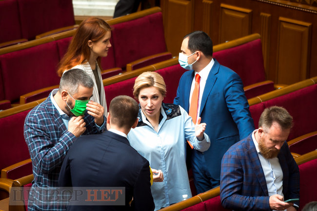 Шмигаль доповідає в напівпорожньому залі, Тищенко погрожує пальцем Арахамії, Васильєв і Ананченко ділять 6,7 млн, - день роботи Ради 16 липня 20 Шмигаль доповідає в напівпорожньому залі, Тищенко погрожує пальцем Арахамії, Васильєв і Ананченко ділять 6,7 млн, - день роботи Ради 16 липня 20