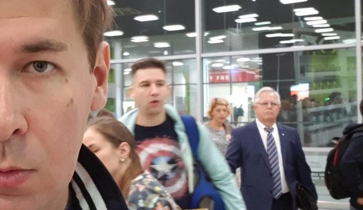 Главу КПУ Симоненко заметили в аэропорту по дороге в Москву. ФОТО