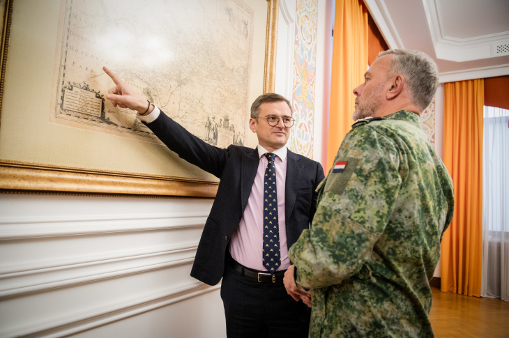 Кулеба та Бауер