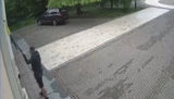 Чоловіку, який зірвав прапор України у адмінбудівлі в Києві, повідомлено про підозру, - прокуратура. ВIДЕО