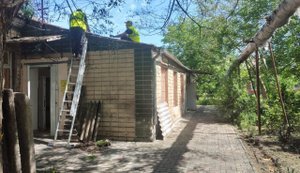 Оккупанты нанесли удар дронами по Николаеву: повреждено административное здание больницы. ФОТОрепортаж