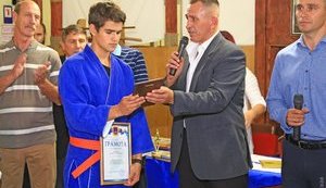 ГСЧС наградила 13-летнего Максима Тихончука, спасавшего 15 детей во время пожара в лагере "Виктория" в Одессе. ФОТОрепортаж